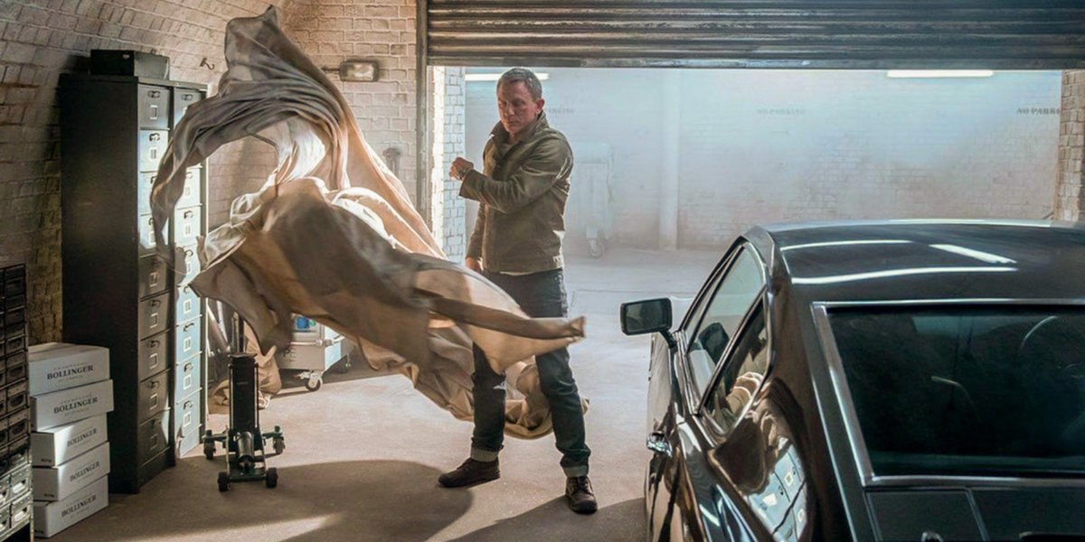 Porterhouse Outing: No Time to Die at the Broadway Metro