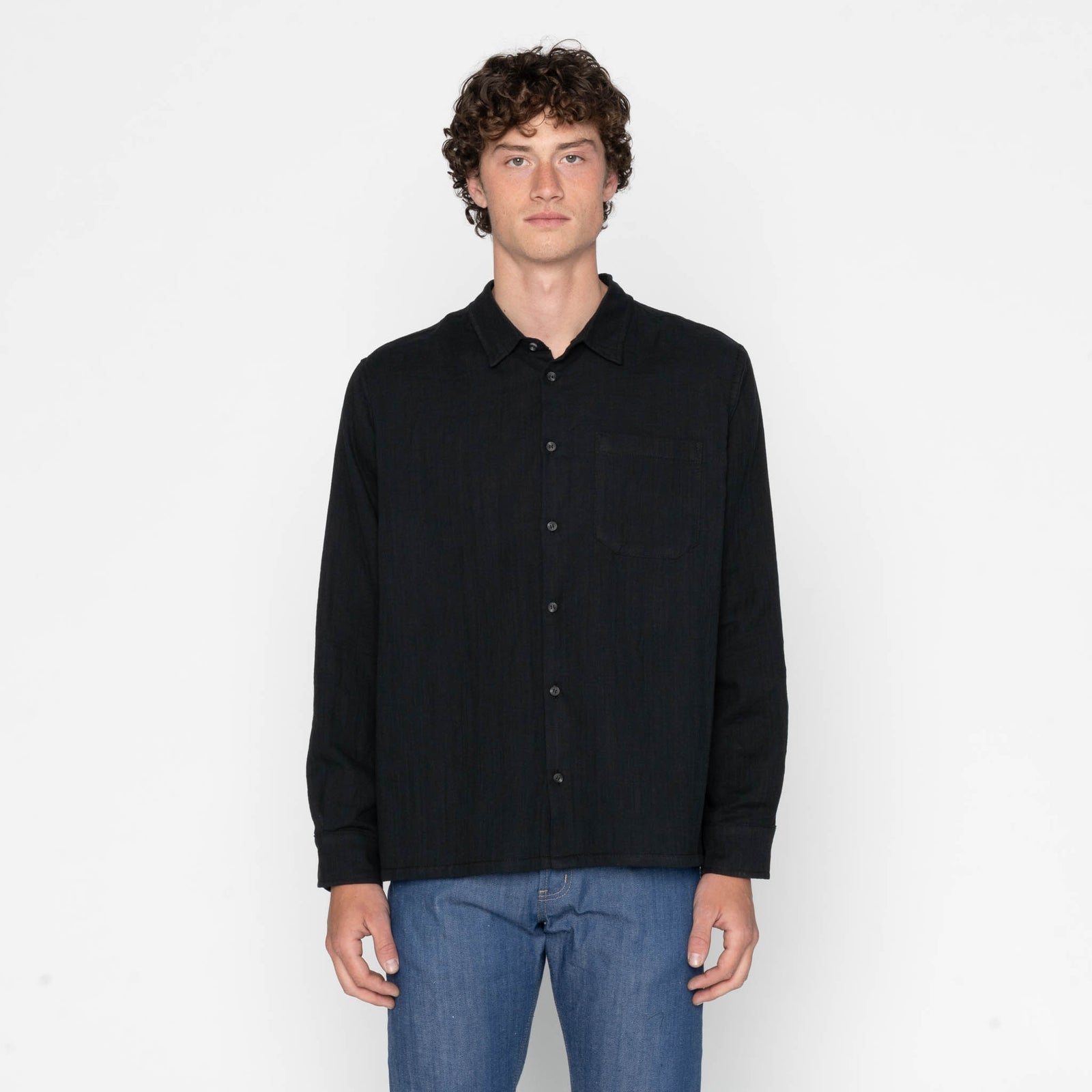 True Shirt in Black Double Weave Slub Gauze