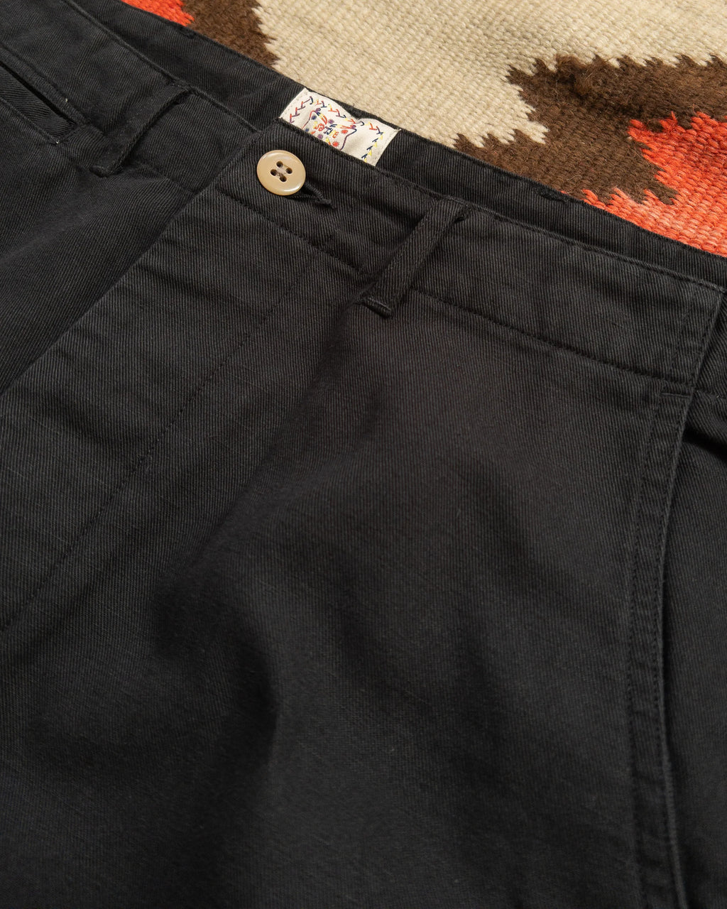 Flat Front Cotton Linen Twill Chino in Faded Black