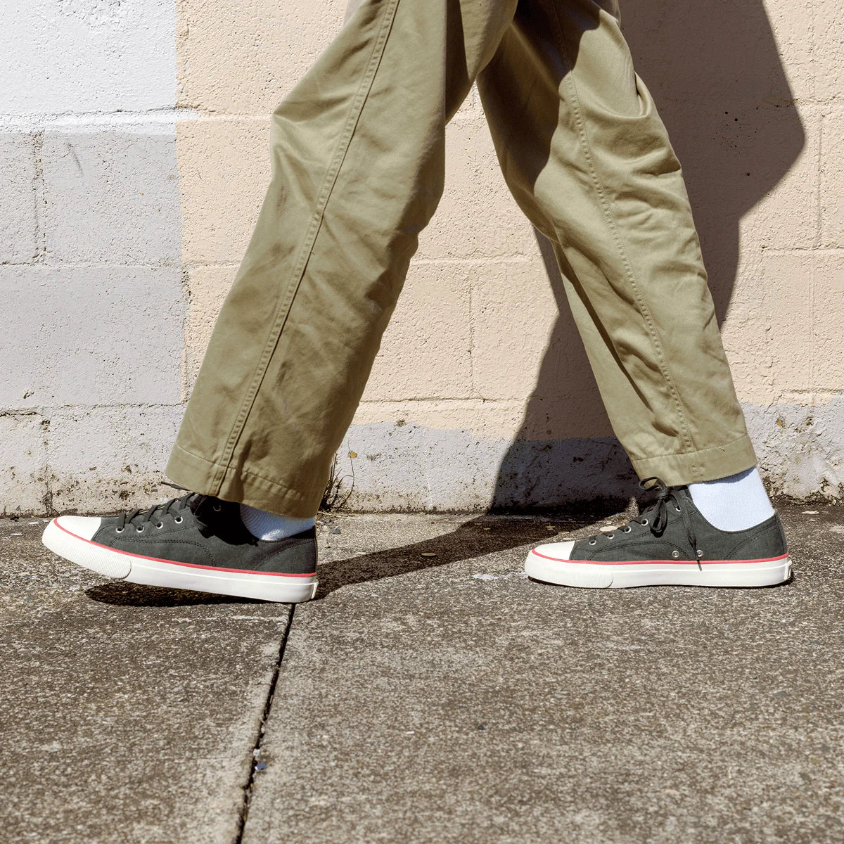 All-American Low-Top in Antique Black & Crimson