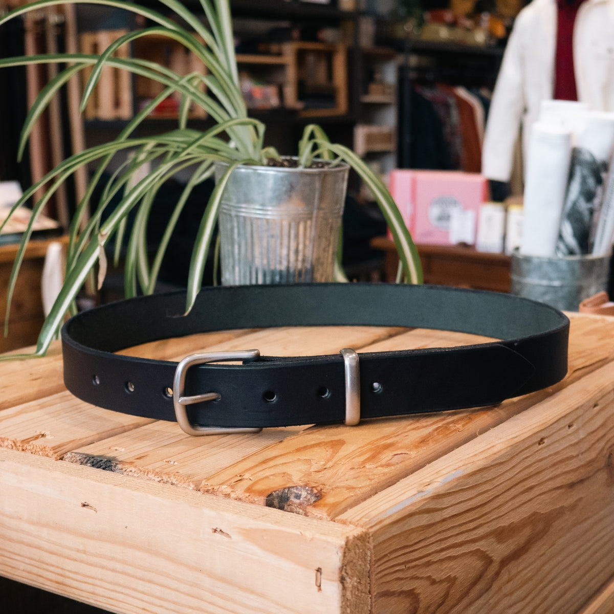 1 1/4" Camp Belt in Black and Matte Nickel