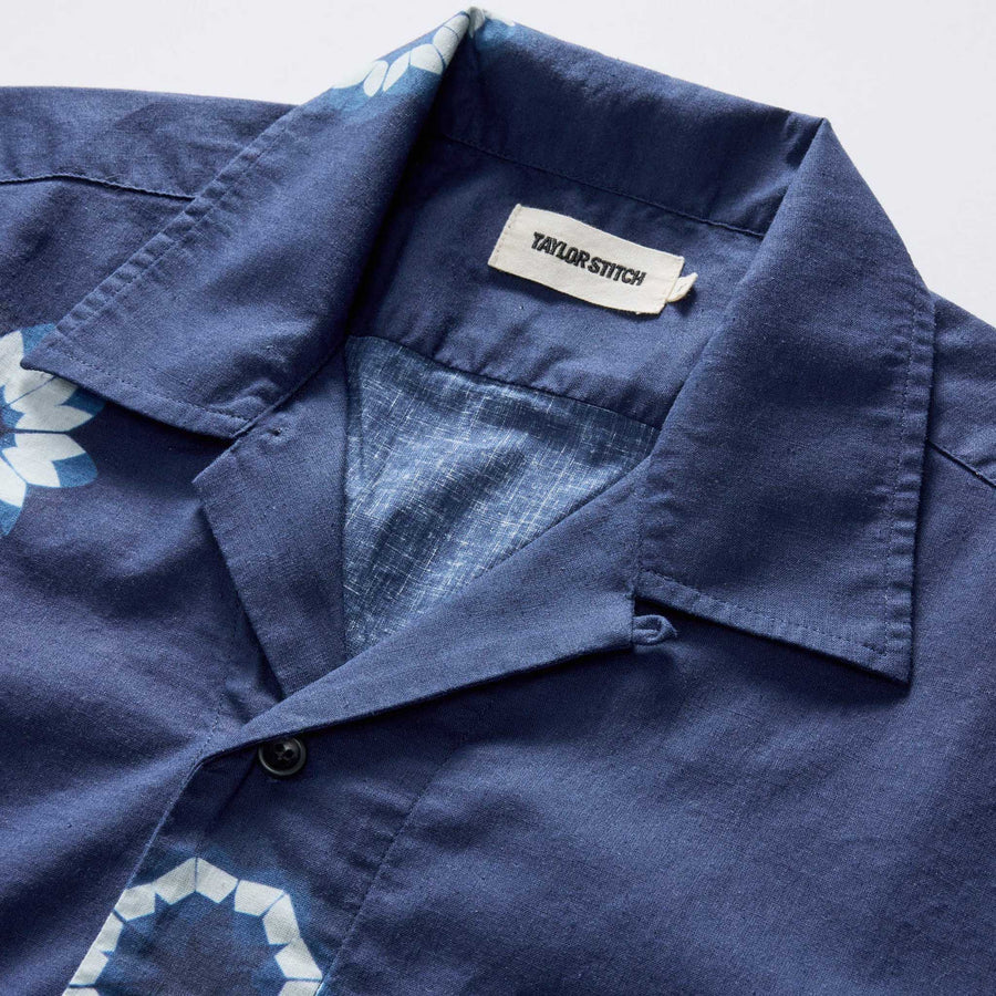 The Short Sleeve Davis Shirt in Dark Navy Geo