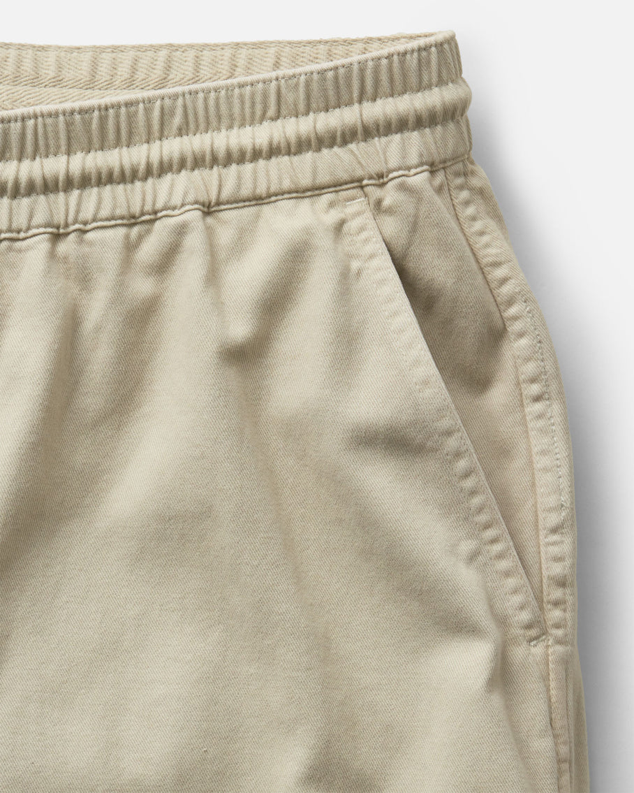 The Apres Short in Organic Aged Stone Foundation Twill