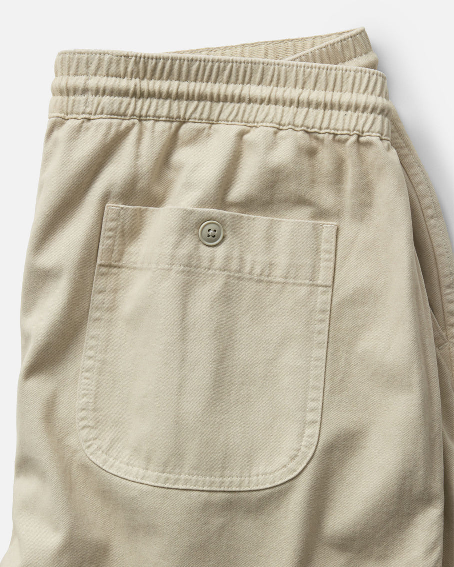 The Apres Short in Organic Aged Stone Foundation Twill