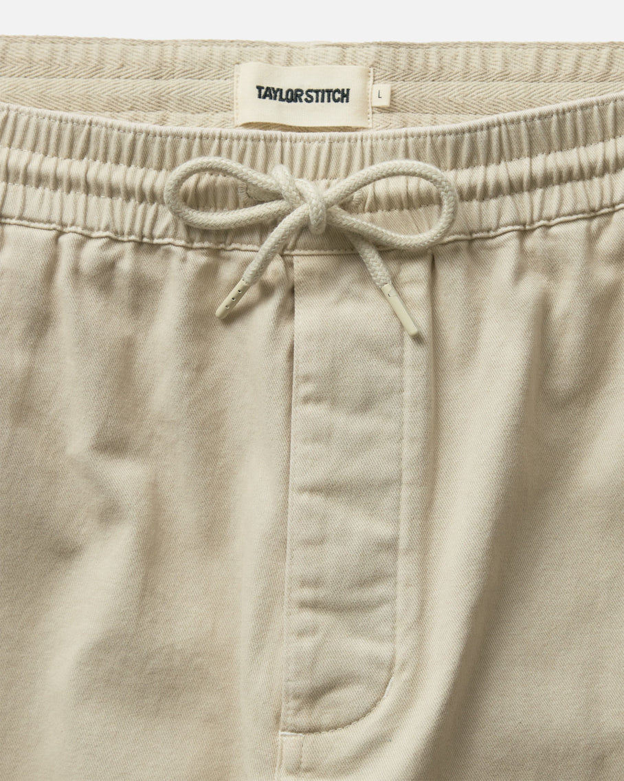 The Apres Short in Organic Aged Stone Foundation Twill