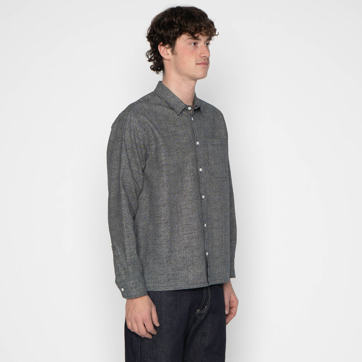True Shirt in Indigo Dotted Waves
