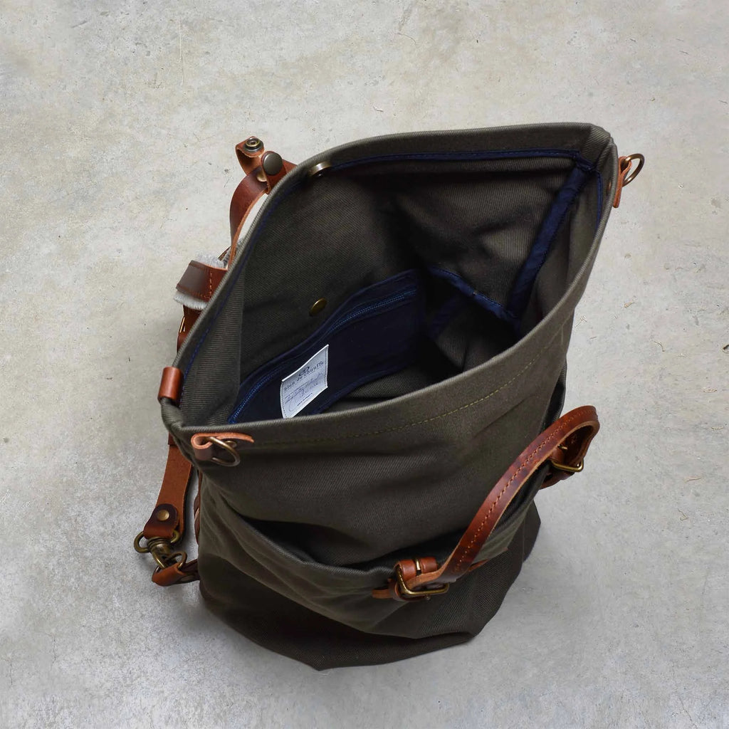 25L Woody Backpack in Dry Wax Khaki