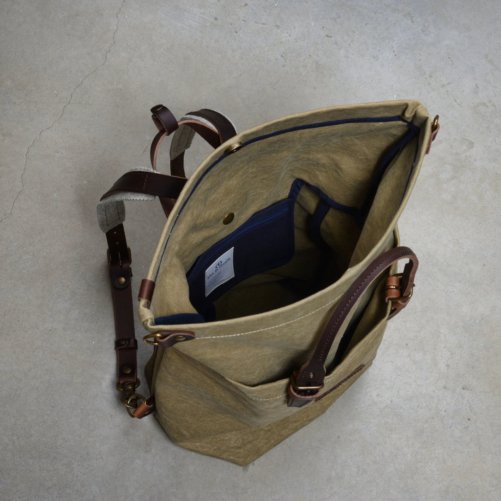 25L Woody Backpack in Dark Stonewashed Khaki